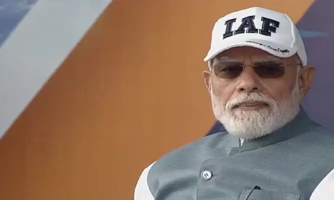 Varanasi Air Show 2026: एयर शो में पहुंचे PM मोदी, आकाश में दिखा वायुसेना का पराक्रम